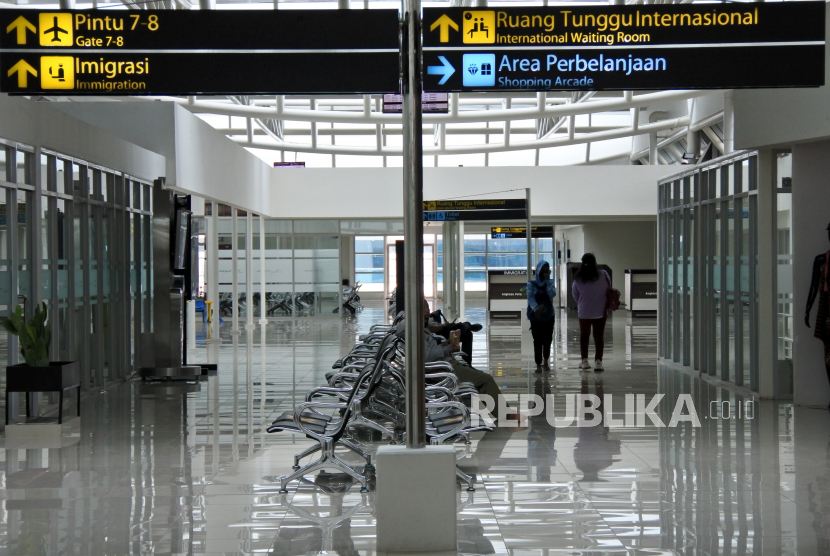 Suasana Bandara El Tari Kupang, NTT. PT Angkasa Pura I (AP I) Bandara El Tari Kupang mencatat terjadi peningkatan penumpang per hari di sana pada Januari 2022