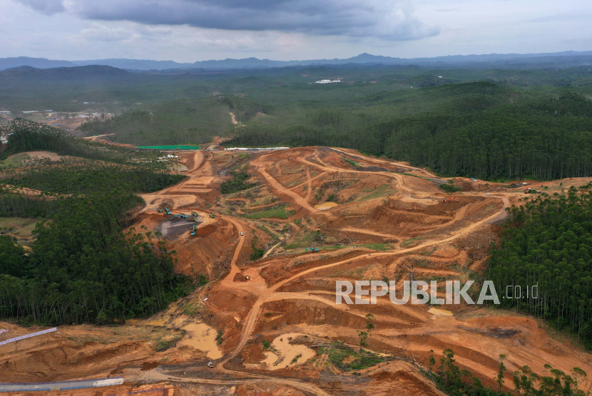 Foto udara suasana proyek pembangunan Rumah Tapak Jabatan Menteri di Kawasan Inti Pusat Pemerintahan Ibu Kota Negara, Sepaku, Penajam Paser Utara, Kalimantan Timur, Selasa (28/2/2023). 