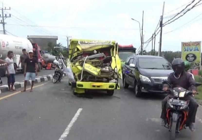Kecelakaan Beruntun di Jombang, Sopir Truk Tewas Terjepit