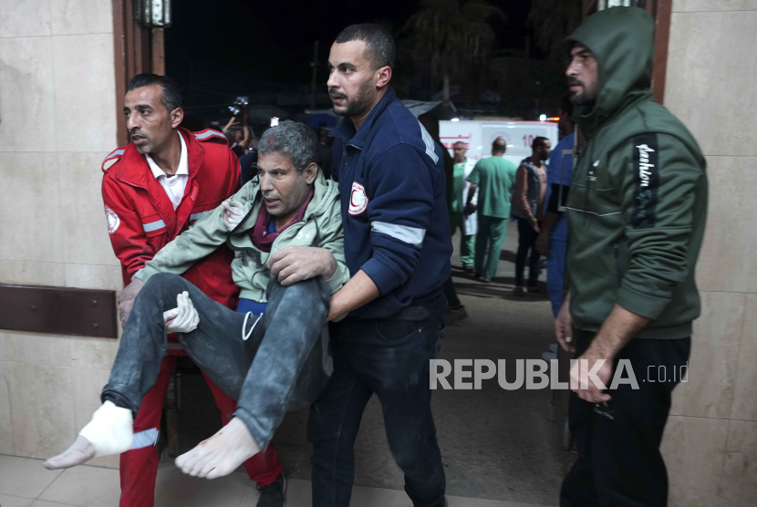 Warga Palestina terluka akibat serangan bom tentara Israel. (ilustrasi)