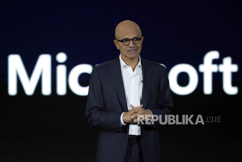 CEO Microsoft Satya Nadella berbicara dalam acara Microsoft Build: AI Day in Jakarta, Indonesia, Selasa (30/4/2024).