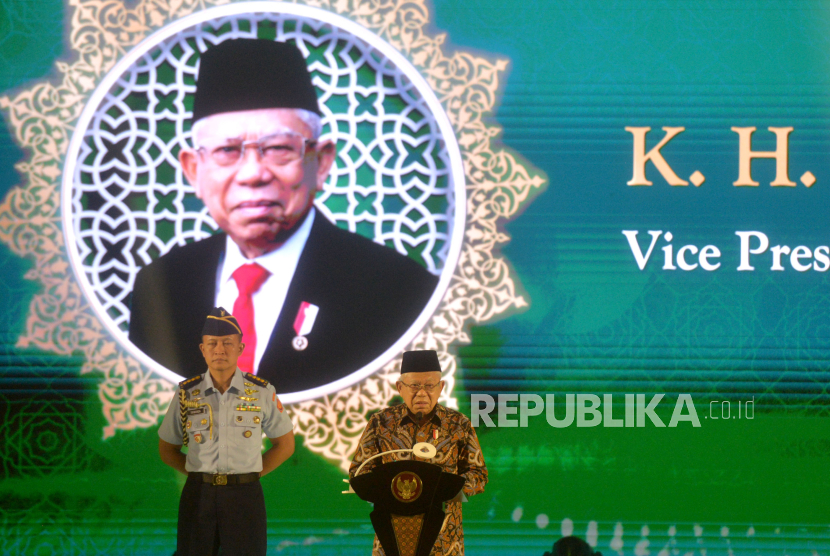 Wakil Presiden Maruf Amin memberikan sambutan dalam seremoni pembukaan Indonesia Sharia Economic Festival (ISEF) ke-10 tahun 2023, di Jakarta, Kamis (26/10/2023).