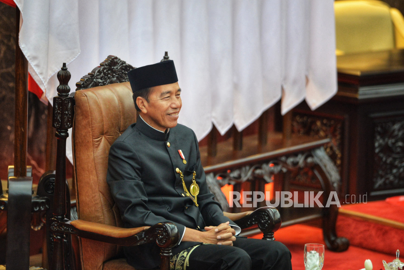 Presiden Joko Widodo saat menghadiri Sidang Tahunan MPR dan Sidang Bersama DPR - DPD Tahun 2024 di Gedung Nusantara, Kompleks Parlemen, Senayan, Jakarta, Jumat (16/8/2024).