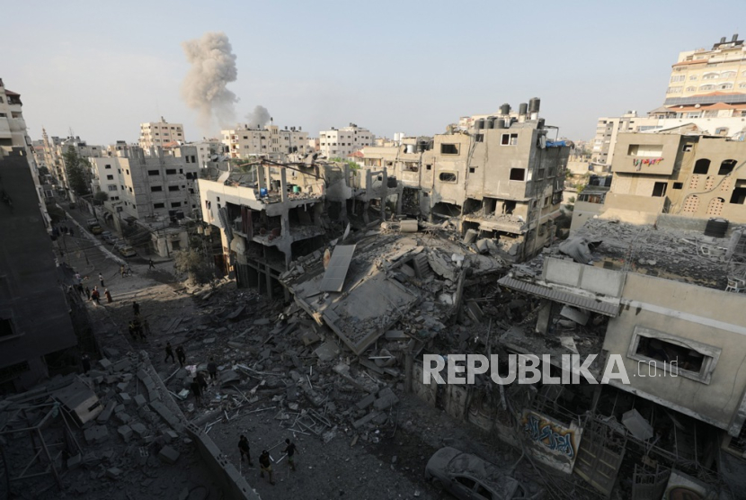  Kawasan permukiman di Gaza yang hancur akibat serangan bom tentara Israel. 