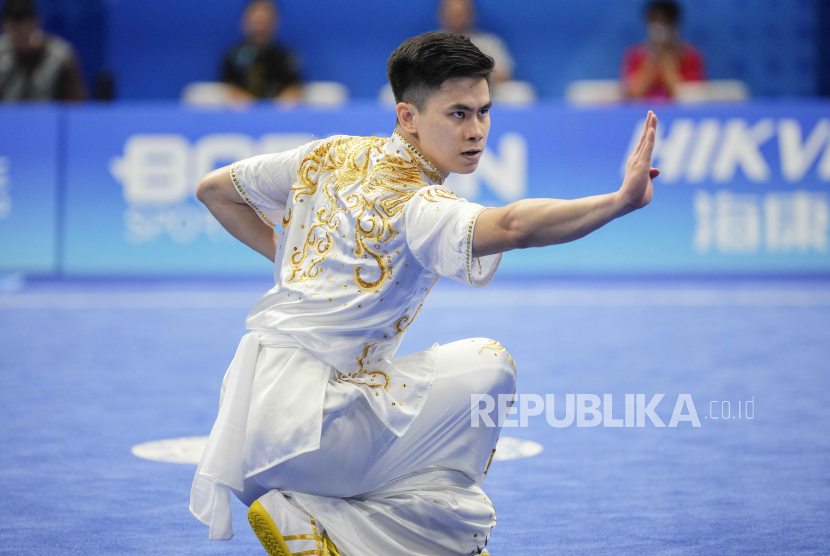 Pewushu putra Indonesia Edgar Xavier Marvelo meraih medali perak di Asian Games 2022. Indonesia tempati peringkat 6 di klasemen sementara Asian Games 2022 dengan 4 medali.