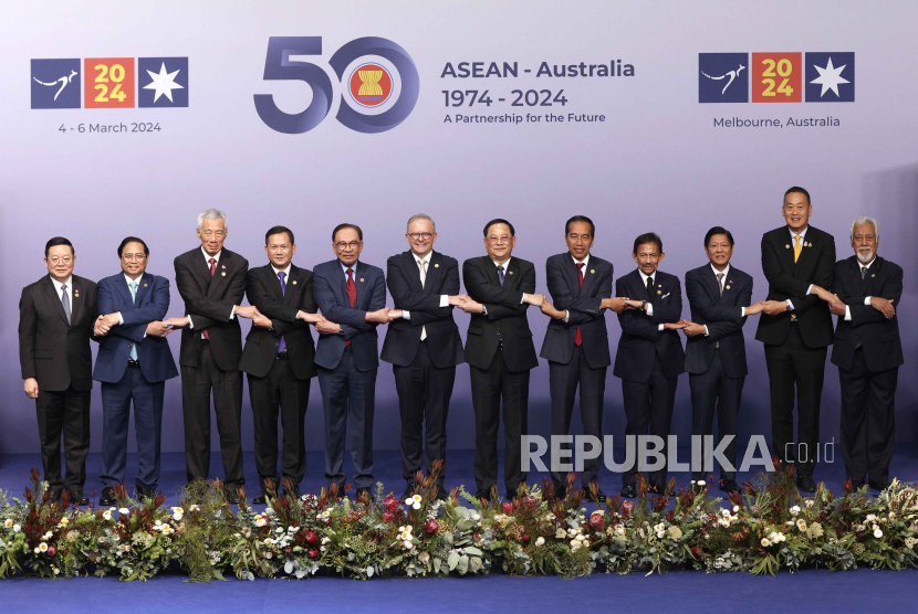 Members of ASEAN pose for a family photo during the Association of Southeast Asian Nations, ASEAN-Australia Special Summit in Melbourne, Australia, Tuesday, March 5, 2024.  