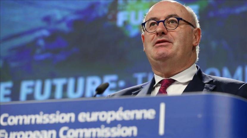 Komisaris Perdagangan Uni Eropa Phil Hogan mengundurkan diri