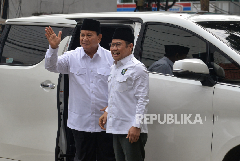 Ketua Umum PKB Muhaimin Iskandar menyambut Presiden terpilih periode 2024-2029 sekaligus Ketua Umum Partai Gerindra Prabowo Subianto di Kantor DPP PKB, Jakarta, Rabu (24/4/2024).