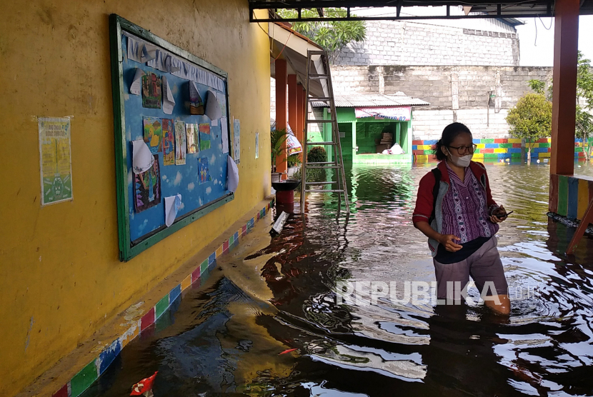 Sebanyak 1.200 unit rumah terdampak banjir Lebak, Banten.