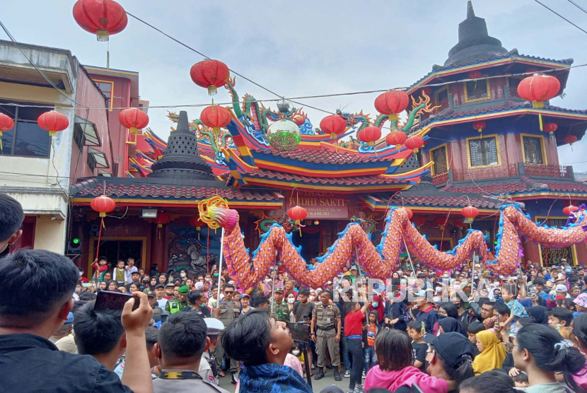 Suasana perayaan Cap Go Meh 2023 yang dipusatkan di Vihara Widhi Sakti Jalan Pejagalan Nomor 20 Kota Sukabumi, Sabtu (11/2/2023).