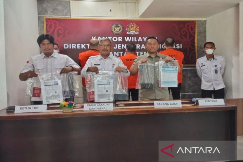 Kanwil Imigrasi Kalteng amankan tiga WNA diduga langgar keimigrasian.