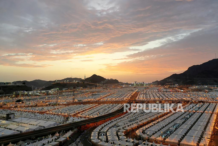 Arab Saudi Siap Selenggarakan Ibadah Haji Istimewa. Foto: Pandangan udara tenda yang disiapkan untuk jamaah haji selama haji, di tengah wabah penyakit coronavirus (COVID-19), di kota suci Mekkah, Arab Saudi 28 Juli 2020. 