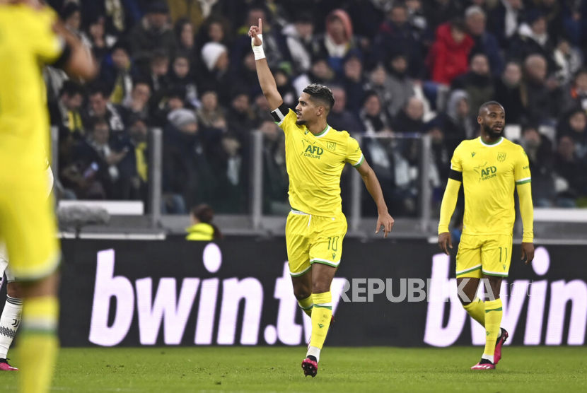 Ludovic Bias dari Nantes berselebrasi selepas menjebol gawang Juventus dalam laga playoff Liga Europa.