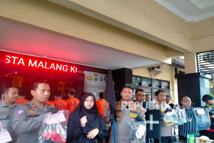 Polresta Malang Kota (Makota) merilis penetapan tersangka perusakan kantor Arema FC di Mapolresta Makota, Selasa (31/1/2023).