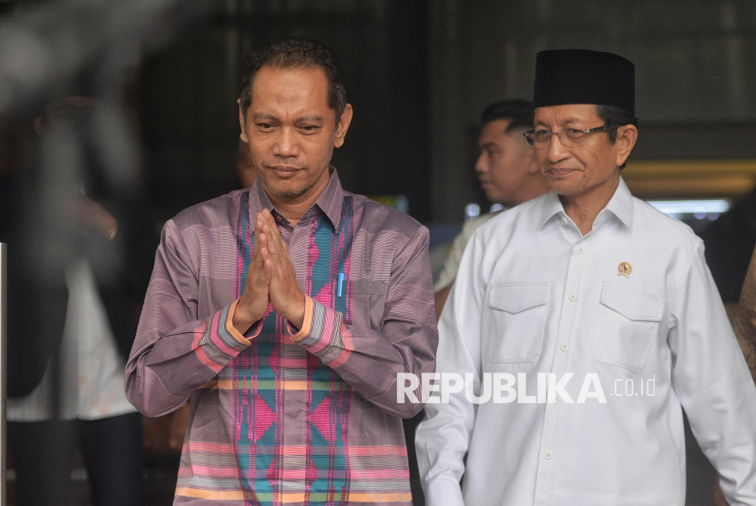 Menteri Agama Nasaruddin Umar bersama Wakil Ketua KPK Nurul Ghufron usai melakukan pertemuan di Gedung Merah Putih KPK, Jakarta, Selasa (19/11/2024). Pertemuan tersebut dalam rangka meminta KPK untuk memantau dan melakukan pendampingan pada sejumlah program di Kemenag sebagai upaya pencegahan korupsi. 