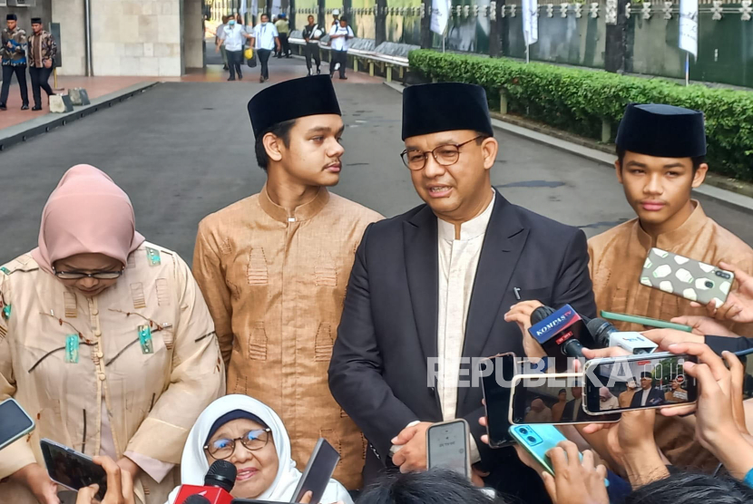 Bakal calon wakil presiden dari Koalisi Perubahan Anies Baswedan saat diwawancarai di Masjid Istiqlal, Jakarta, Sabtu (22/4/2023). 
