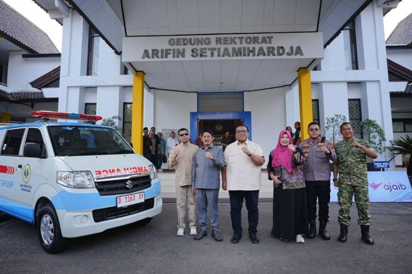 Ajaib Group Hibahkan Ambulans dan Beasiswa untuk Universitas Kuningan