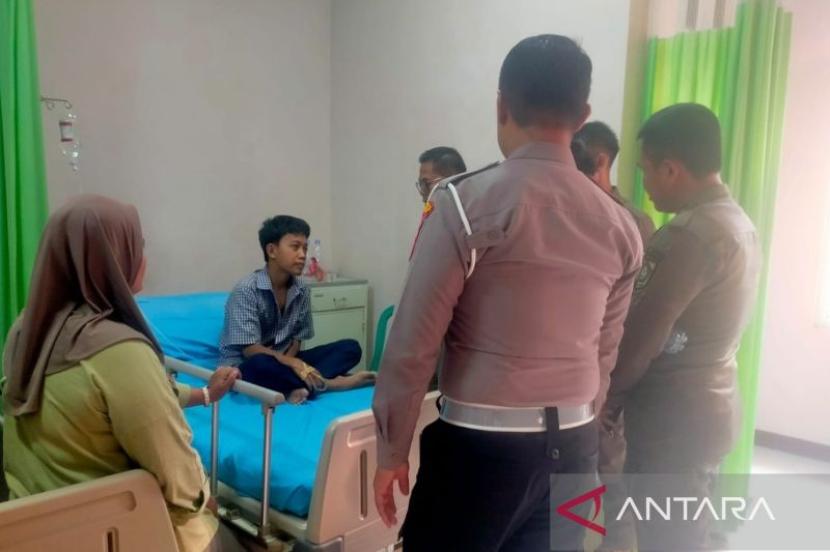 Empat siswa SMPN 1 Jonggol diduga keracunan MBG.