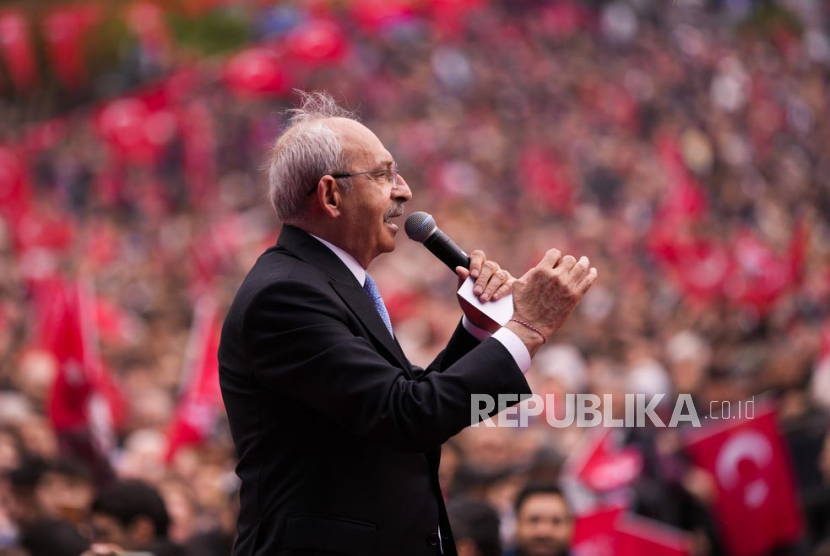  Pemimpin partai CHP Turki dan kandidat presiden Nation Alliance Kemal Kilicdaroglu memberikan pidato selama kampanye pemilu di Tekirdag, Turki, Kamis (27/4/2023). Pemilihan presiden di Turki dijadwalkan berlangsung pada 14 Mei.