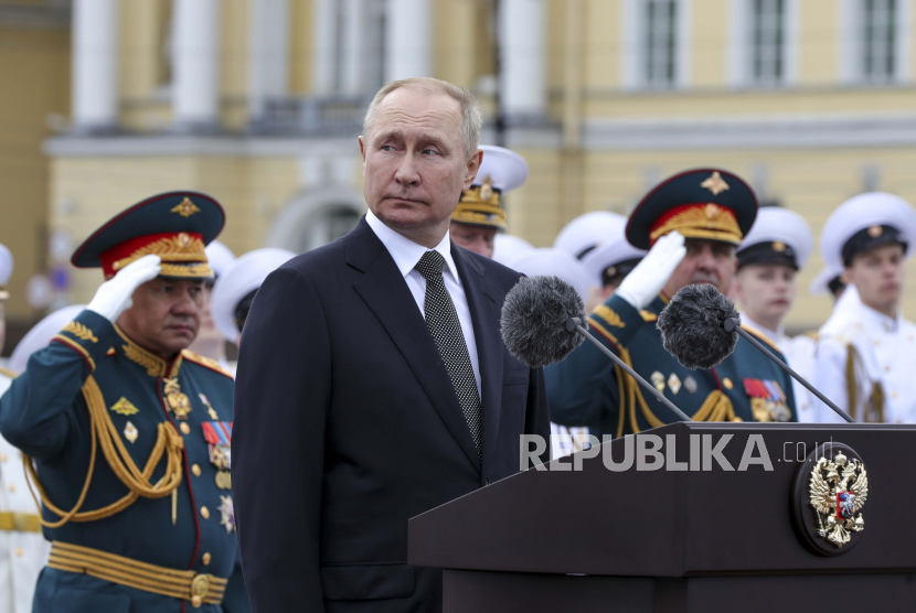 Presiden Rusia Vladimir Putin membahas kemungkinan pasokan makanan, pupuk dan bahan bakar ke Mali. 