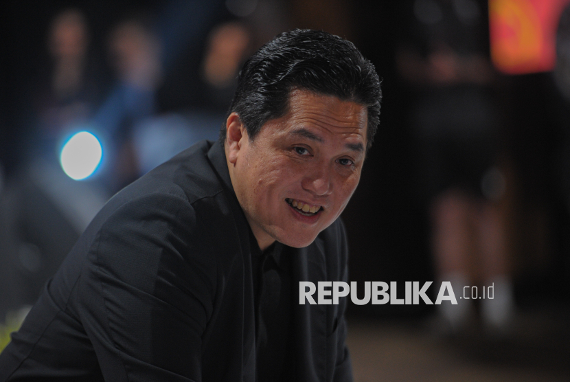 Ketua Umum PSSI Erick Thohir saat menghadiri acara konferensi pers terkait gelaran Piala Presiden 2025 di Jakarta, Jumat (4/7/2025). Piala Presiden 2025 kali ini diikuti oleh enam klub yakni tiga klub dari liga 1 diantaranya Persib Bandung, Dewa United dan juara bertahan Piala Presiden Arema FC, Liga Indonesia All Star dan dua klub dari luar negeri yakni Oxford United dari Inggris dan Port FC dari Thailand. Kompetisi tahunan yang digelar sebagai ajang pramusim ini akan berlangsung pada 6-13 Juli mendatang dan akan dibuka oleh pertandingan perdana antara Persib Bandung melawan Port FC di Stadion Jalak Harupat dan Oxford United melawan Liga Indonesia All Star di Stadion Utama Gelora Bung Karno (SUGBK) Jakarta pada Ahad (6/7) mendatang.