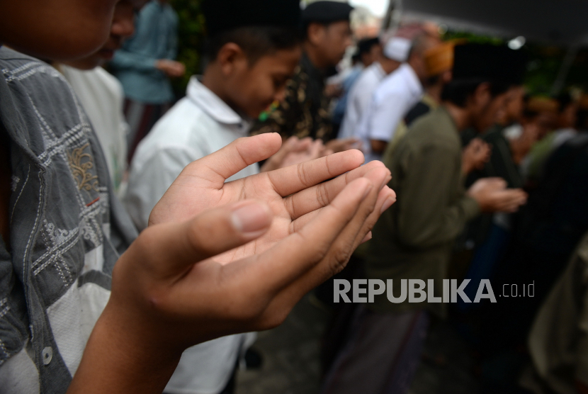 35 Santri Penghafal Alquran di Riau Peroleh Bantuan Sembako. Ilustrasi Santri