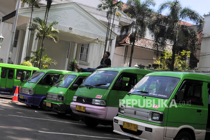 Sopir Angkot Demo di Balai Kota Bogor, Pemkot Tunda Razia Angkot Tua