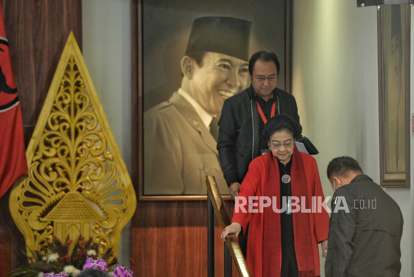 Ketua Umum PDI Perjuangan Megawati Soekarnoputri usai menyampaikan pidato politik saat perayaan HUT Ke -51 PDI Perjuangan di Sekolah Partai DPP PDIP, Lenteng Agung, Jakarta, Rabu (10/1/2024). Tema yang diusung di HUT ke-51 PDIP yaitu Satyam Eva Jayate, Kebenaran Pasti Menang.