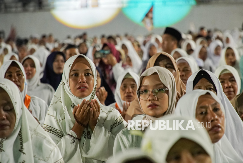 Sambut Hari Santri, Ribuan Warga Gelar Sholawat dan Doa Bersama