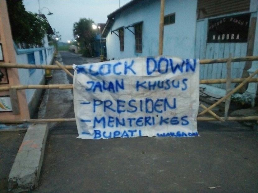  Ilustrasi lockdown atau penutupan gang perkampungan di Sragen dengan kalimat unik. Foto/Wardoyo