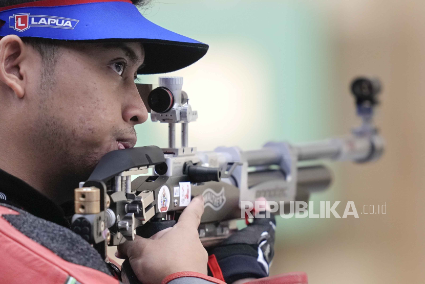 Atlet menembak Indonesia Fathur Gustafian. 