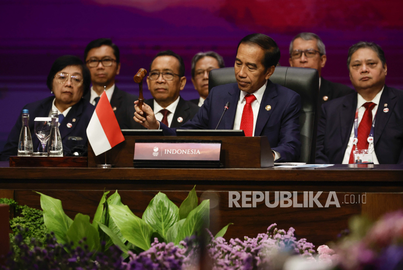  Presiden Indonesian Joko Widodo (tengah) membuka KTT ke-43 ASEAN di Jakarta, Indonesia, 05 September 2023.