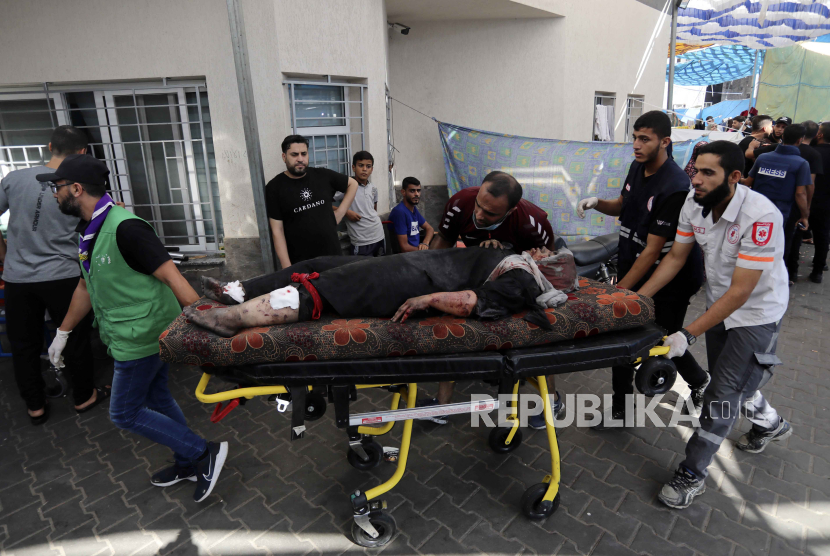 An injured Palestinian woman is wheeled into the al-Shifa hospital, following Israeli airstrikes on Gaza City, central Gaza Strip, Sunday, Nov. 5, 2023.  