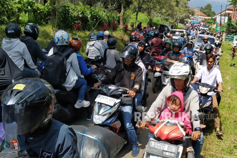 Kemacetan cukup parah terjadi di jalur mudik Cianjur, Jabar, Senin (24/4/2023). (Ilustrasi)