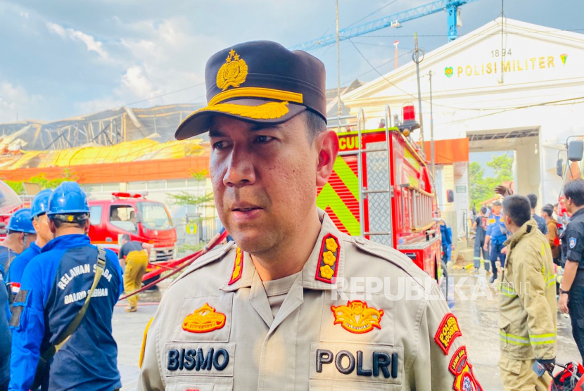 Kapolresta Bogor Kota Kombes Pol Bismo Teguh Prakoso, memberikan keterangan terkait olah TKP kebakaran RS Salak, Jumat (7/4/2023). 