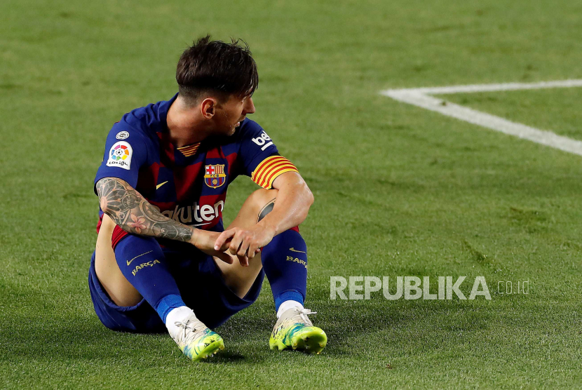  Bintang Barcelona Lionel Messi kecewa timnya gagal juara La Liga Spanyol.