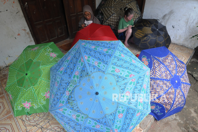 Kerajinan Payung Motif Batik Dieskpor Ke India Dan Hongkong Republika Online