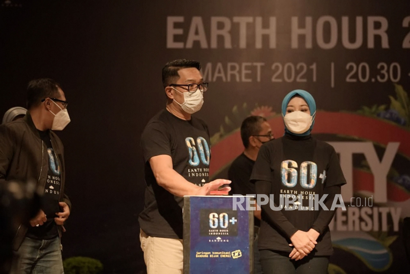 The governor of West Java Ridwan Kamil pressed the button to mark the blackout when commemorating a 2021 Earth Hour in the Dago Tea House, Bandung City.
