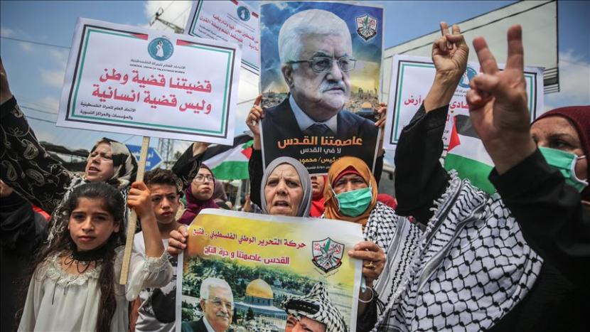 Warga Palestina menggelar aksi protes menolak aneksasi Israel terhadap wilayah Tepi Barat
