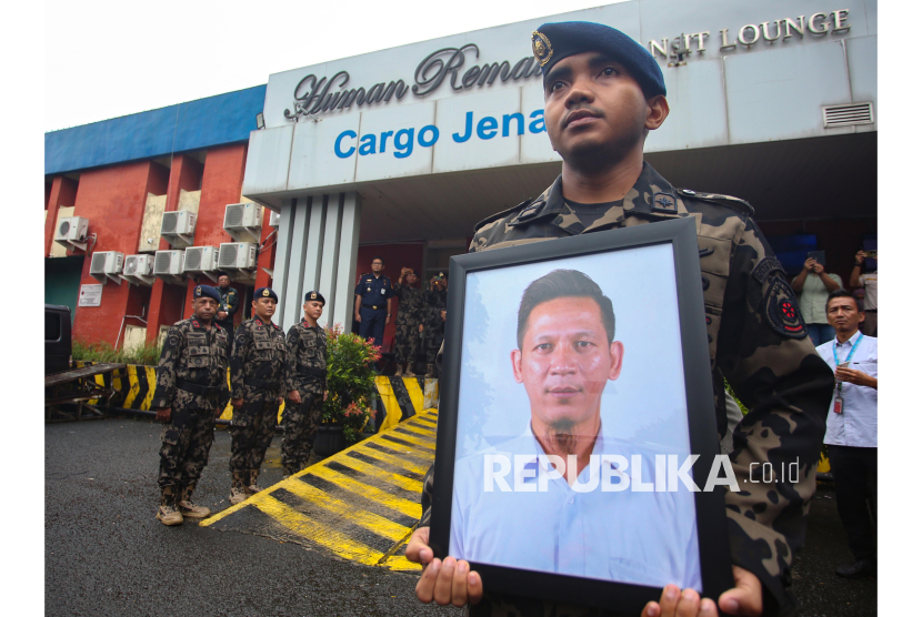 Suasana Haru Selimuti Kedatangan Jenazah Pegawai KKP Korban Pesawat ATR 42-500 di Bandara Soetta