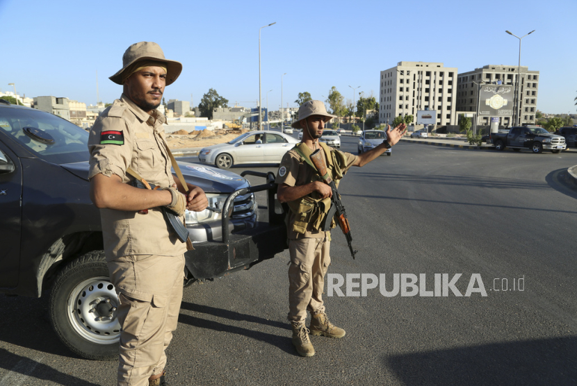 Pasukan keamanan berjaga di Tripoli, Libya, pada 16 Agustus 2023 lalu. 