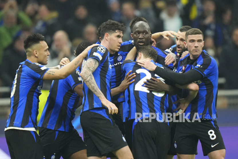 Para pemain Inter Milan melakukan selebrasi usai memenangkan pertandingan belum lama ini.
