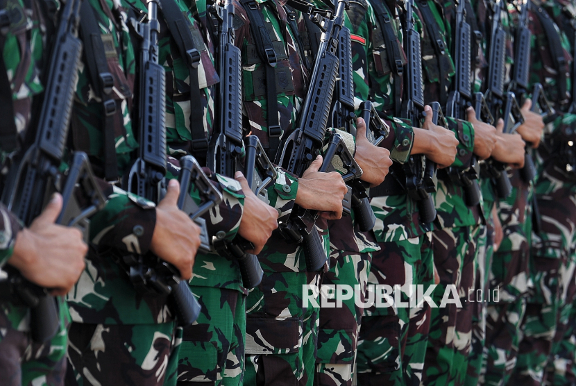 Prajurit TNI mengikuti apel di lapangan Monumen Nasional (Monas), Jakarta. (ilustrasi)