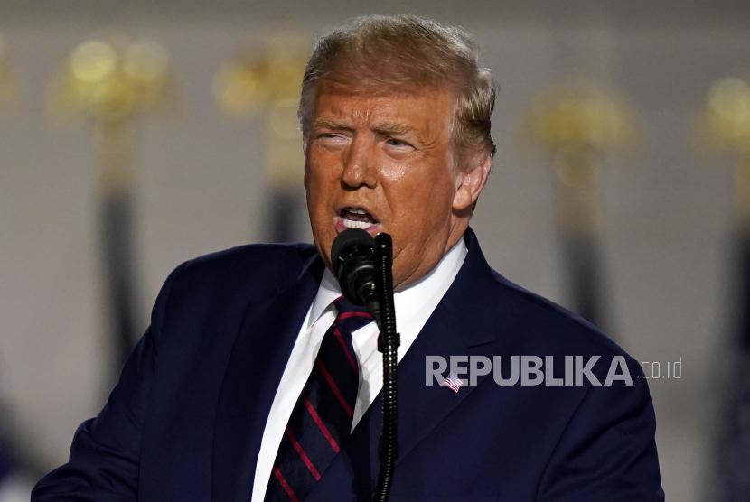  Presiden Donald Trump berbicara dari Halaman Selatan Gedung Putih pada hari keempat Konvensi Nasional Partai Republik, Kamis, 27 Agustus 2020, di Washington.
