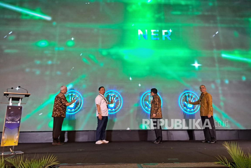 Masyarakat Ekonomi Syariah (MES) meluncurkan aplikasi KeSya di acara Sharia Economic Leaders Forum (SELF) di Plaza Mandiri, Jakarta, Sabtu (30/9/2023). 