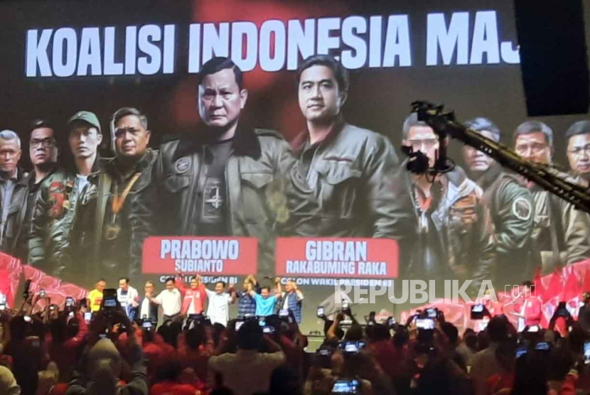 Calon presiden dari Koalisi Indonesia Maju (KIM) Prabowo Subianto saat konferensi pers usai menerima dukungan dari Partai Solidaritas Indonesia (PSI) di Ballroom The Djakarta Theater, Jakarta Pusat, Selasa (24/10/2023) malam. 