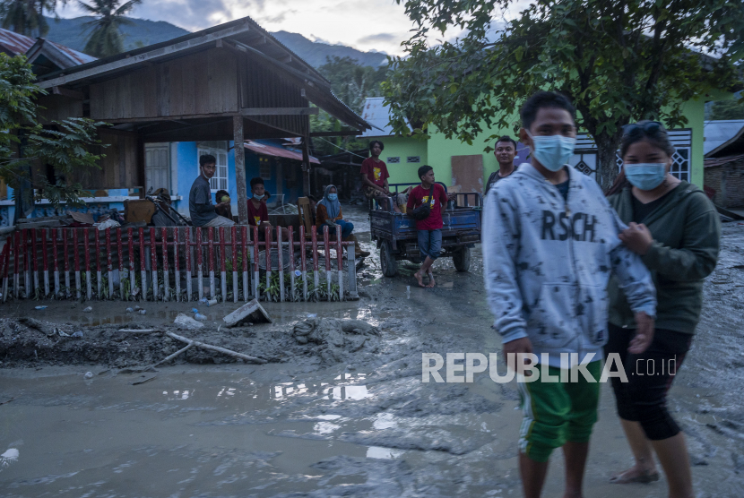 Sebagian korban banjir Sigi, Sulawesi Tengah, mulai kembali ke rumah.