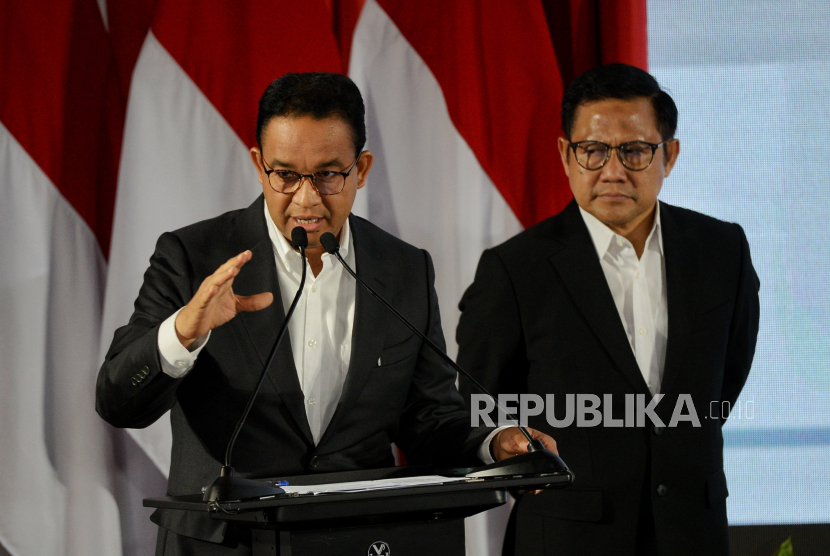 Capres dan cawapres nomor urut 1 Anies Baswedan dan Muhaimin Iskandar saat menghadiri acara Penguatan Antikorupsi untuk Penyelenggara Negara Berintegritas di Gedung KPK, Jakarta, Rabu (17/1/2024). 
