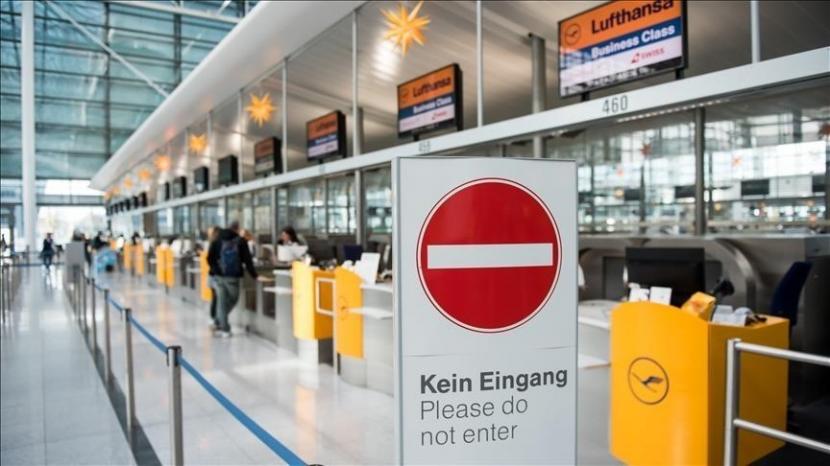 Pilot maskapai penerbangan Jerman Lufthansa melakukan aksi mogok kerja selama 24 jam pada Jumat (2/9) karena persoalan gaji yang sedang berlangsung dengan perusahaan tersebut.  