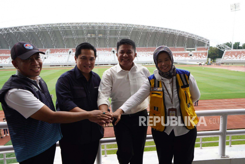 Ketum PSSI Erick Thohir melakukan peninjauan Stadion Gelora Sriwijaya Jakabaring, Palembang, Sabtu (11/3/2023).